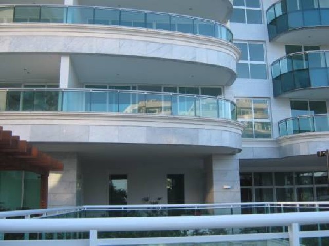 Luxuoso apto na barra av lúcio costa 04 suítes